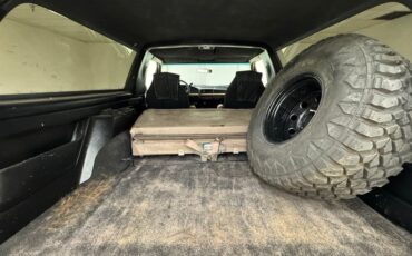 Ford-Bronco-1992-Tan-Black-41