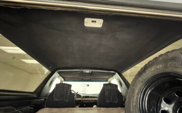 Ford-Bronco-1992-Tan-Black-42