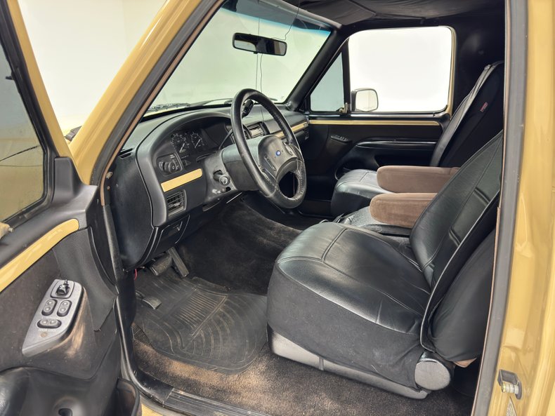 Ford-Bronco-1992-Tan-Black-48