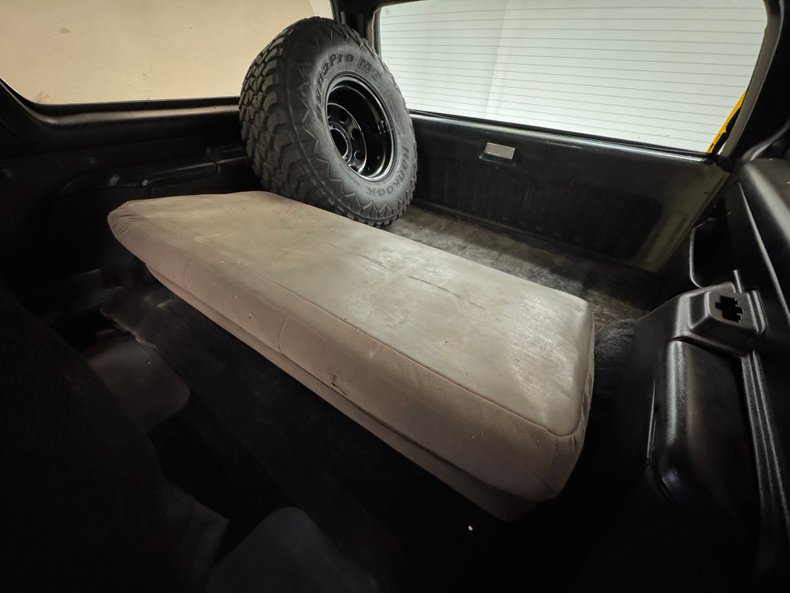 Ford-Bronco-1992-Tan-Black-49