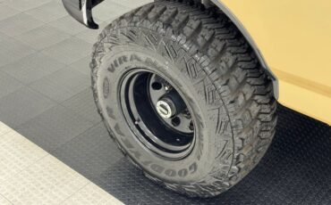 Ford-Bronco-1992-Tan-Black-6