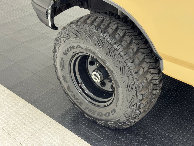 Ford-Bronco-1992-Tan-Black-6