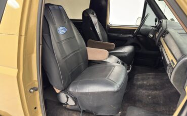 Ford-Bronco-1992-Tan-Black-8