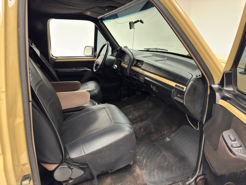 Ford-Bronco-1992-Tan-Black-9