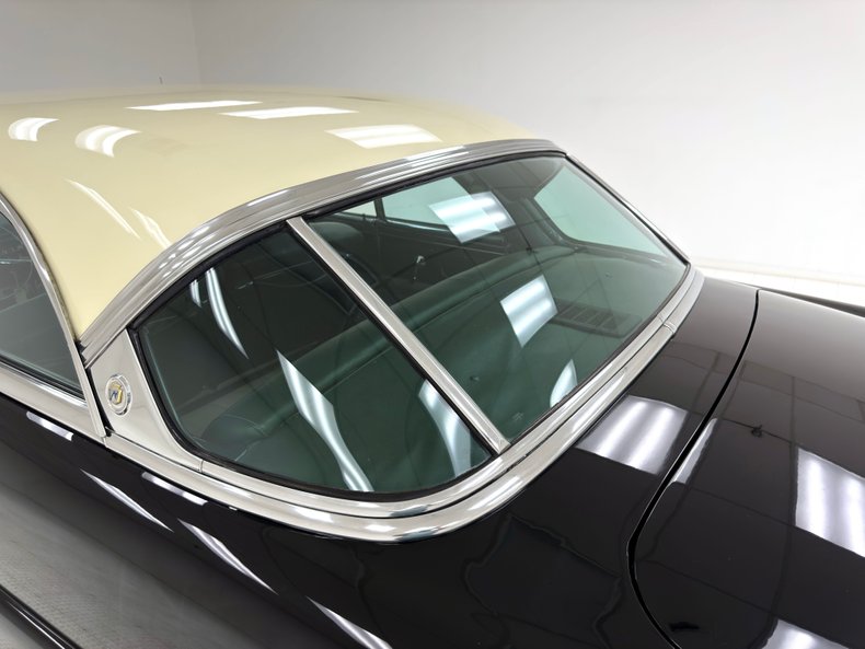 Ford-Crestline-1952-Raven-Black-Dark-Green-17