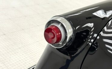 Ford-Crestline-1952-Raven-Black-Dark-Green-18