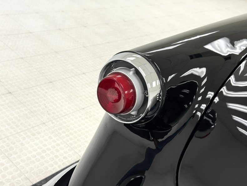 Ford-Crestline-1952-Raven-Black-Dark-Green-18