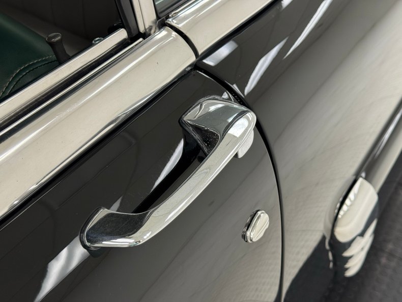 Ford-Crestline-1952-Raven-Black-Dark-Green-2