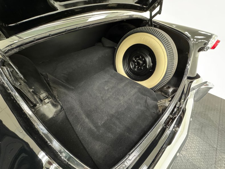 Ford-Crestline-1952-Raven-Black-Dark-Green-25