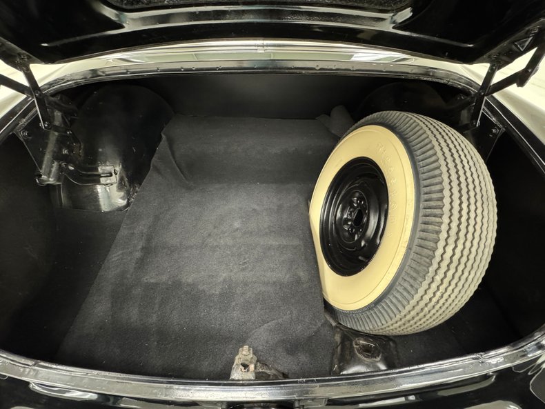 Ford-Crestline-1952-Raven-Black-Dark-Green-26