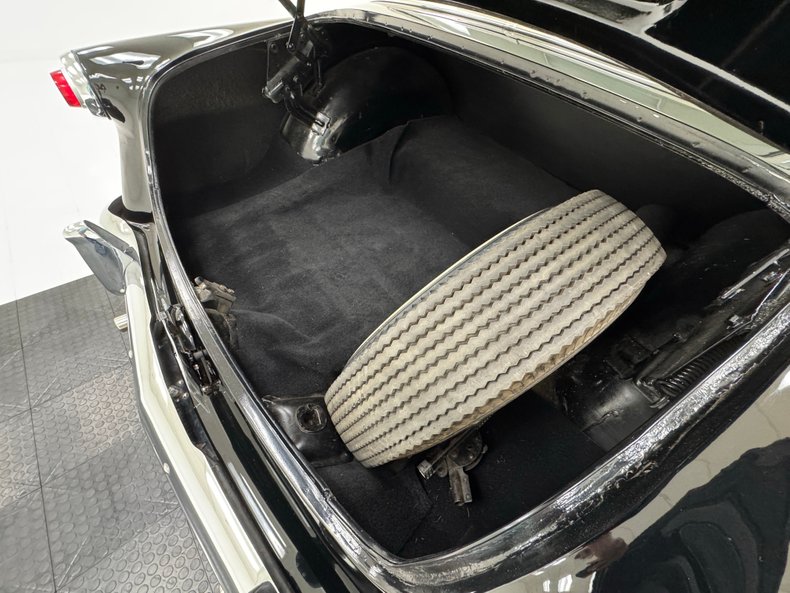 Ford-Crestline-1952-Raven-Black-Dark-Green-27