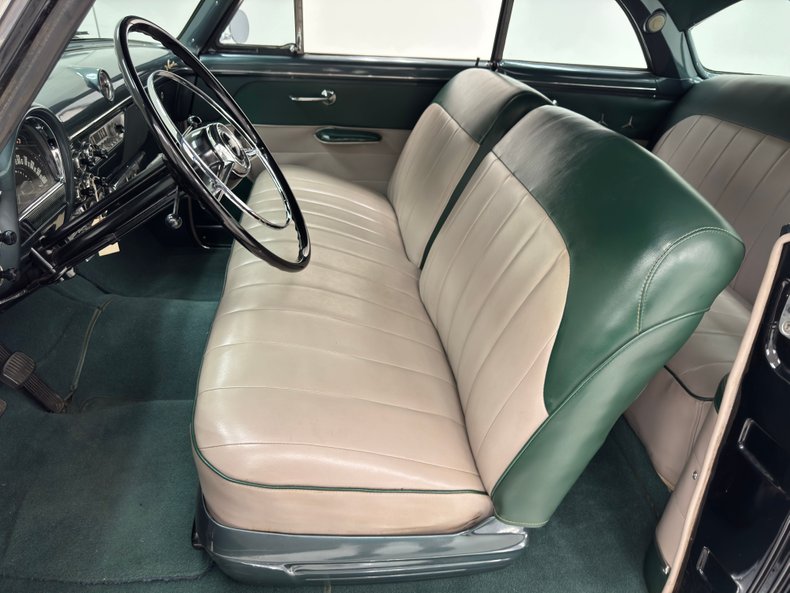 Ford-Crestline-1952-Raven-Black-Dark-Green-30