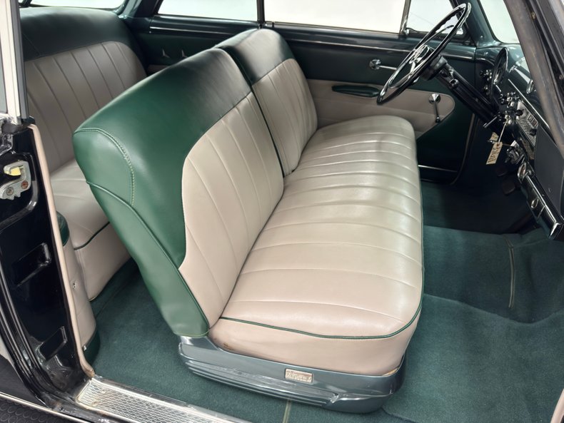 Ford-Crestline-1952-Raven-Black-Dark-Green-31