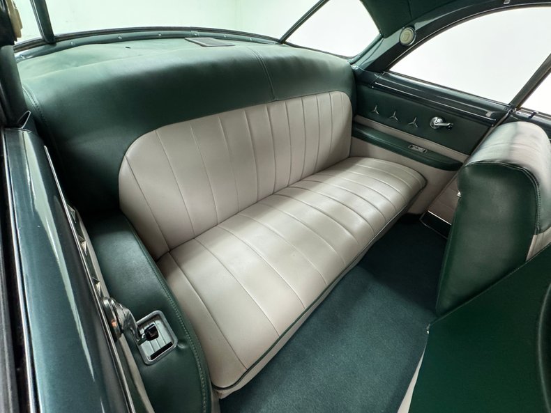 Ford-Crestline-1952-Raven-Black-Dark-Green-33