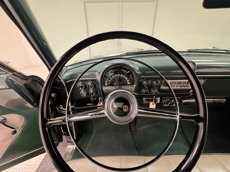 Ford-Crestline-1952-Raven-Black-Dark-Green-34