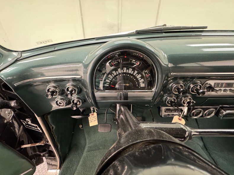 Ford-Crestline-1952-Raven-Black-Dark-Green-35