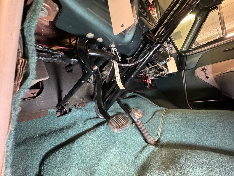 Ford-Crestline-1952-Raven-Black-Dark-Green-37