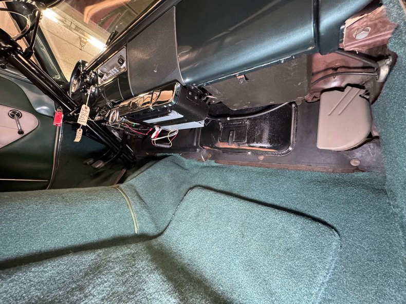 Ford-Crestline-1952-Raven-Black-Dark-Green-38