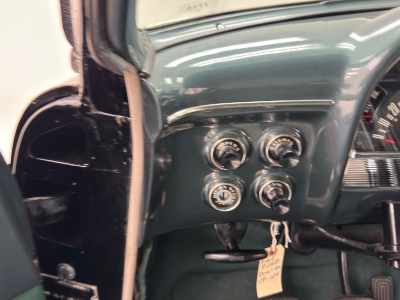 Ford-Crestline-1952-Raven-Black-Dark-Green-4