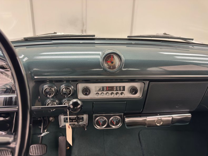 Ford-Crestline-1952-Raven-Black-Dark-Green-6