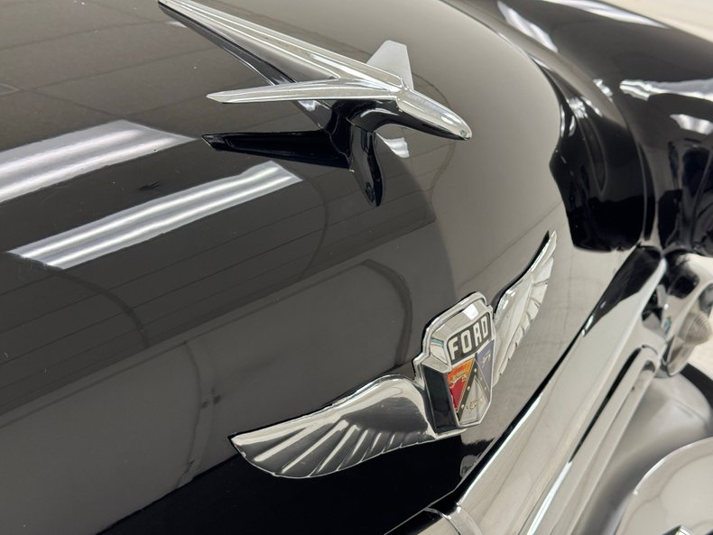 Ford-Crestline-1952-Raven-Black-Dark-Green-9