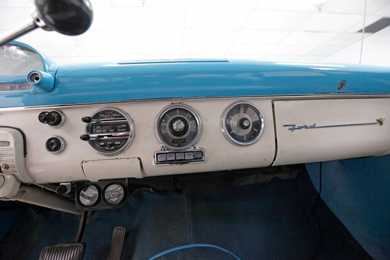 Ford-Crown-victoria-1955-Light-Blue-Aqua-44