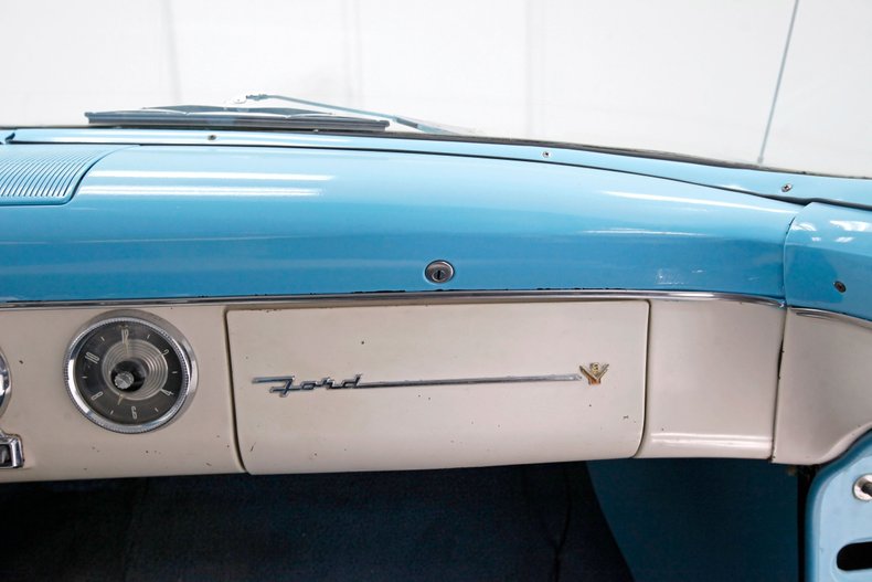 Ford-Crown-victoria-1955-Light-Blue-Aqua-47