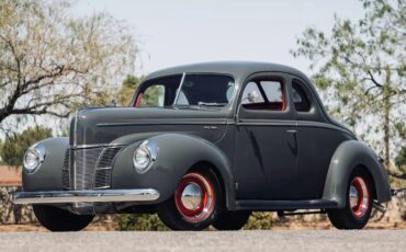 Ford-Deluxe-1940-1