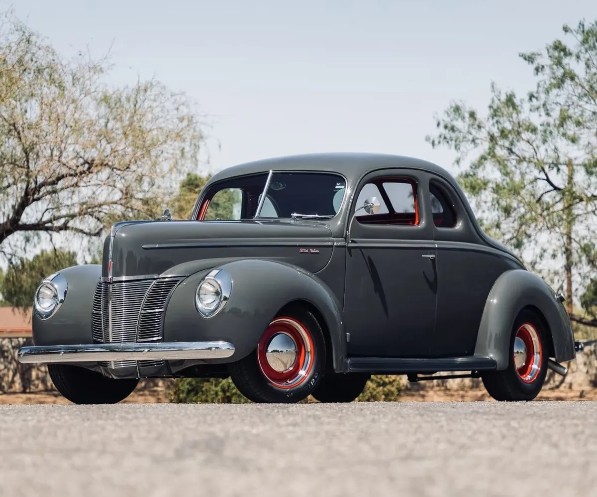 Ford-Deluxe-1940-1
