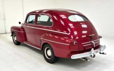 Ford-Deluxe-1947-Dark-Red-Metallic-Gray-1
