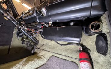 Ford-Deluxe-1947-Dark-Red-Metallic-Gray-10