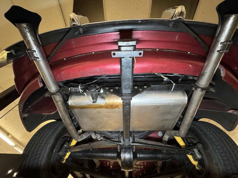 Ford-Deluxe-1947-Dark-Red-Metallic-Gray-12