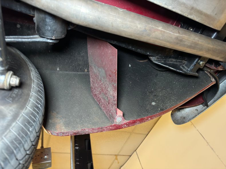 Ford-Deluxe-1947-Dark-Red-Metallic-Gray-14