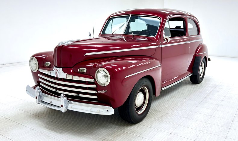 Ford-Deluxe-1947-Dark-Red-Metallic-Gray-15