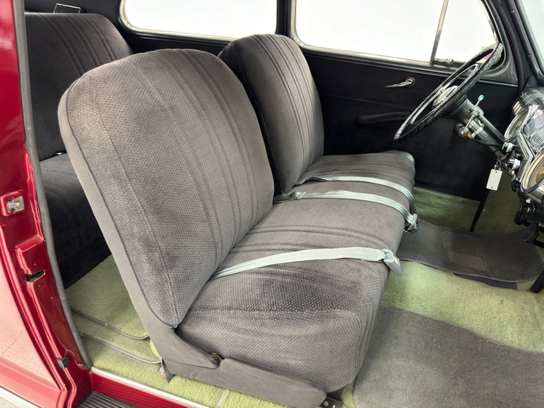 Ford-Deluxe-1947-Dark-Red-Metallic-Gray-19