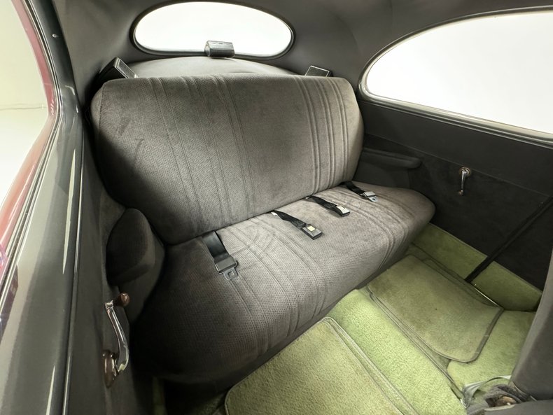 Ford-Deluxe-1947-Dark-Red-Metallic-Gray-20