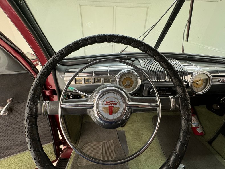 Ford-Deluxe-1947-Dark-Red-Metallic-Gray-21