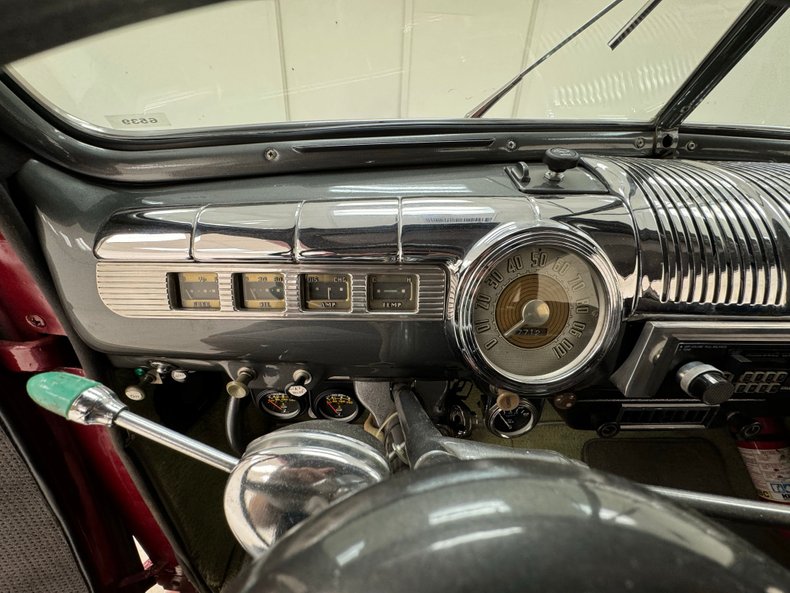 Ford-Deluxe-1947-Dark-Red-Metallic-Gray-22