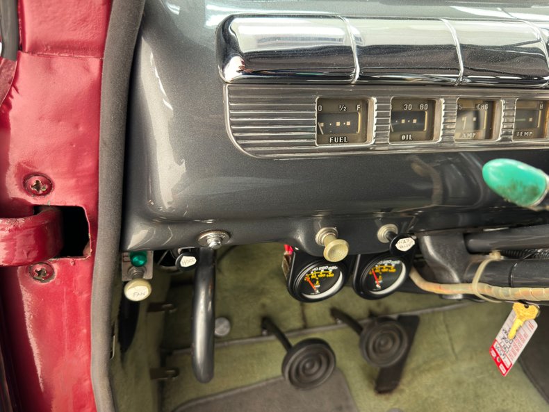 Ford-Deluxe-1947-Dark-Red-Metallic-Gray-23