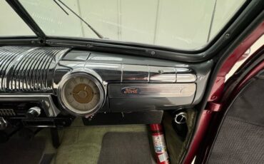 Ford-Deluxe-1947-Dark-Red-Metallic-Gray-26