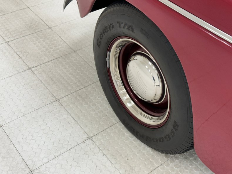 Ford-Deluxe-1947-Dark-Red-Metallic-Gray-27