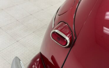 Ford-Deluxe-1947-Dark-Red-Metallic-Gray-33