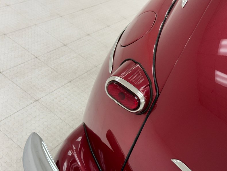 Ford-Deluxe-1947-Dark-Red-Metallic-Gray-33