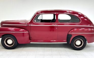 Ford-Deluxe-1947-Dark-Red-Metallic-Gray