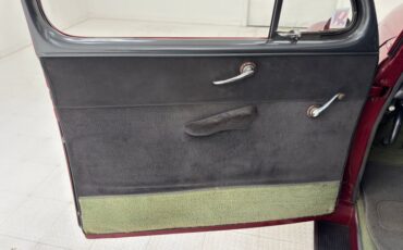 Ford-Deluxe-1947-Dark-Red-Metallic-Gray-44