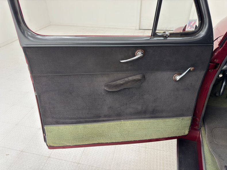 Ford-Deluxe-1947-Dark-Red-Metallic-Gray-44