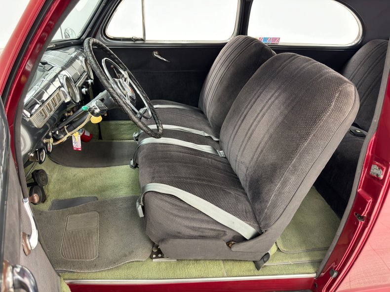 Ford-Deluxe-1947-Dark-Red-Metallic-Gray-46