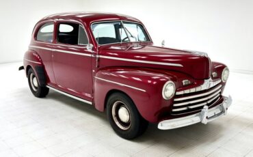Ford-Deluxe-1947-Dark-Red-Metallic-Gray-5