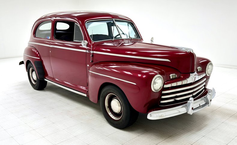 Ford-Deluxe-1947-Dark-Red-Metallic-Gray-5