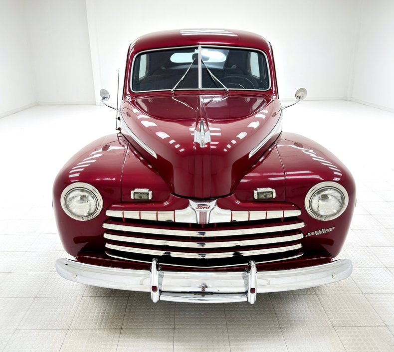 Ford-Deluxe-1947-Dark-Red-Metallic-Gray-6
